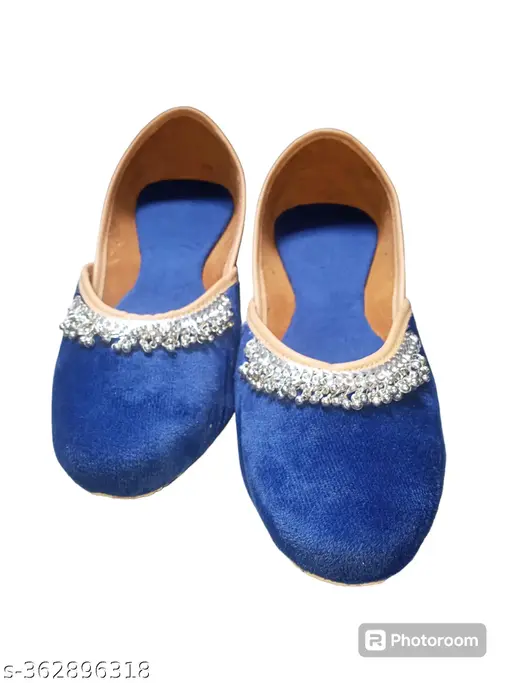 Attractive Women Juttis & Mojaris